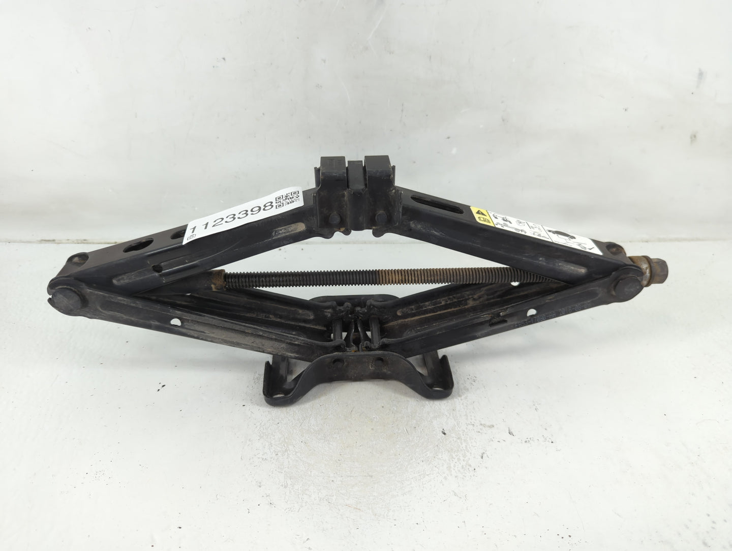 2017 Ford Explorer Spare Scissor Car Jack 1123398 - Oemusedautoparts1.com