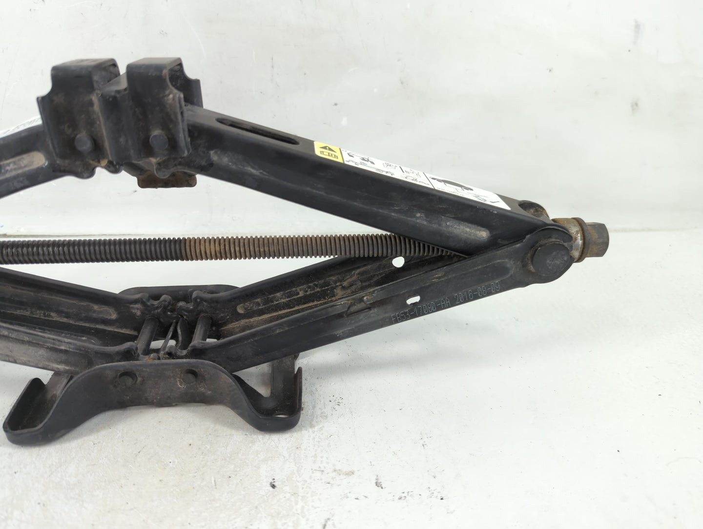 2017 Ford Explorer Spare Scissor Car Jack 1123398 - Oemusedautoparts1.com
