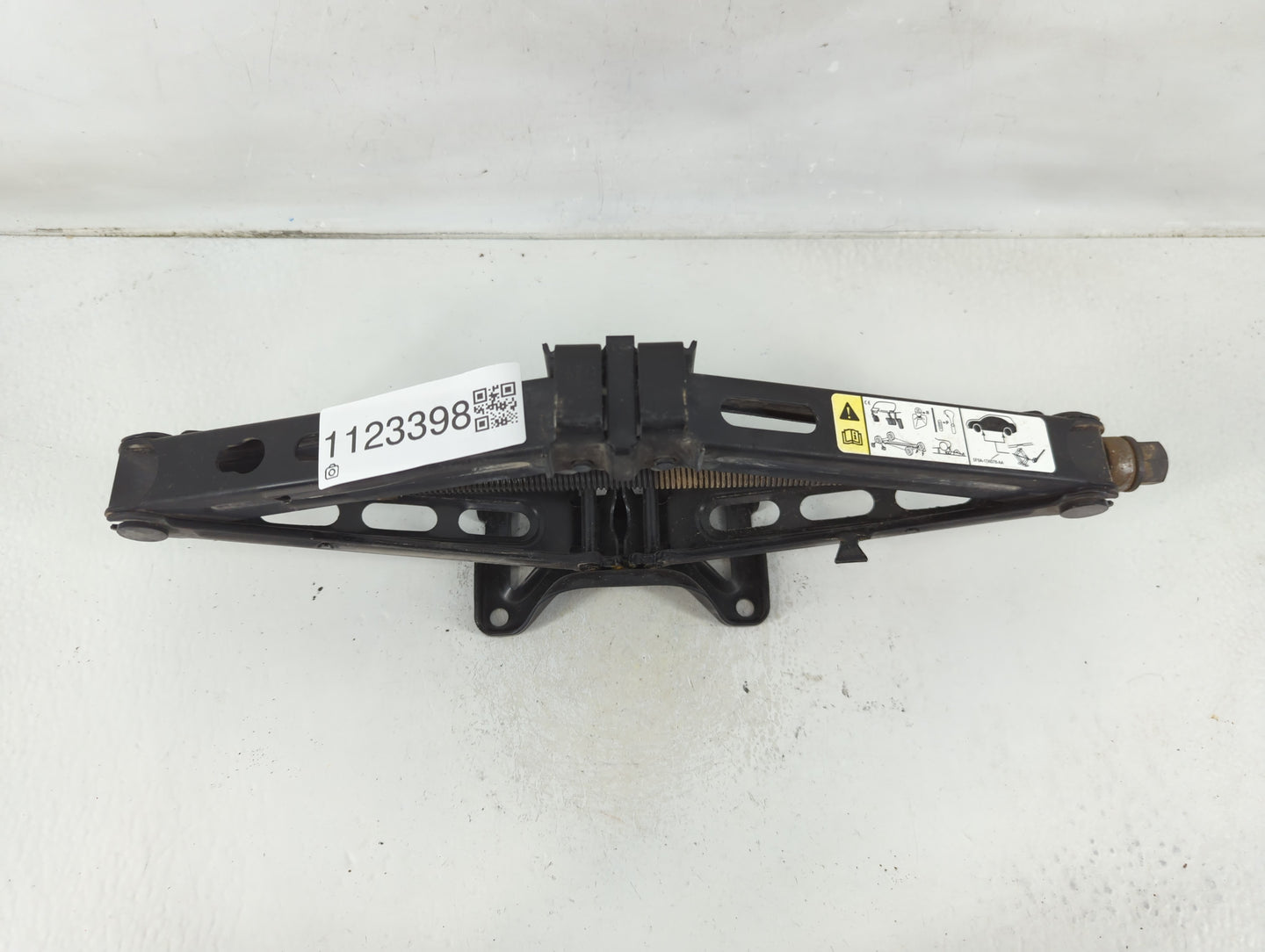 2017 Ford Explorer Spare Scissor Car Jack 1123398 - Oemusedautoparts1.com