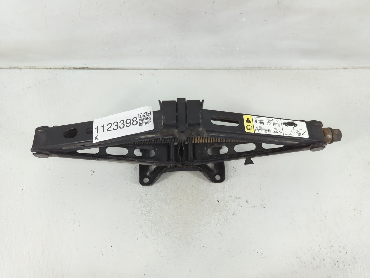 2017 Ford Explorer Spare Scissor Car Jack 1123398 - Oemusedautoparts1.com