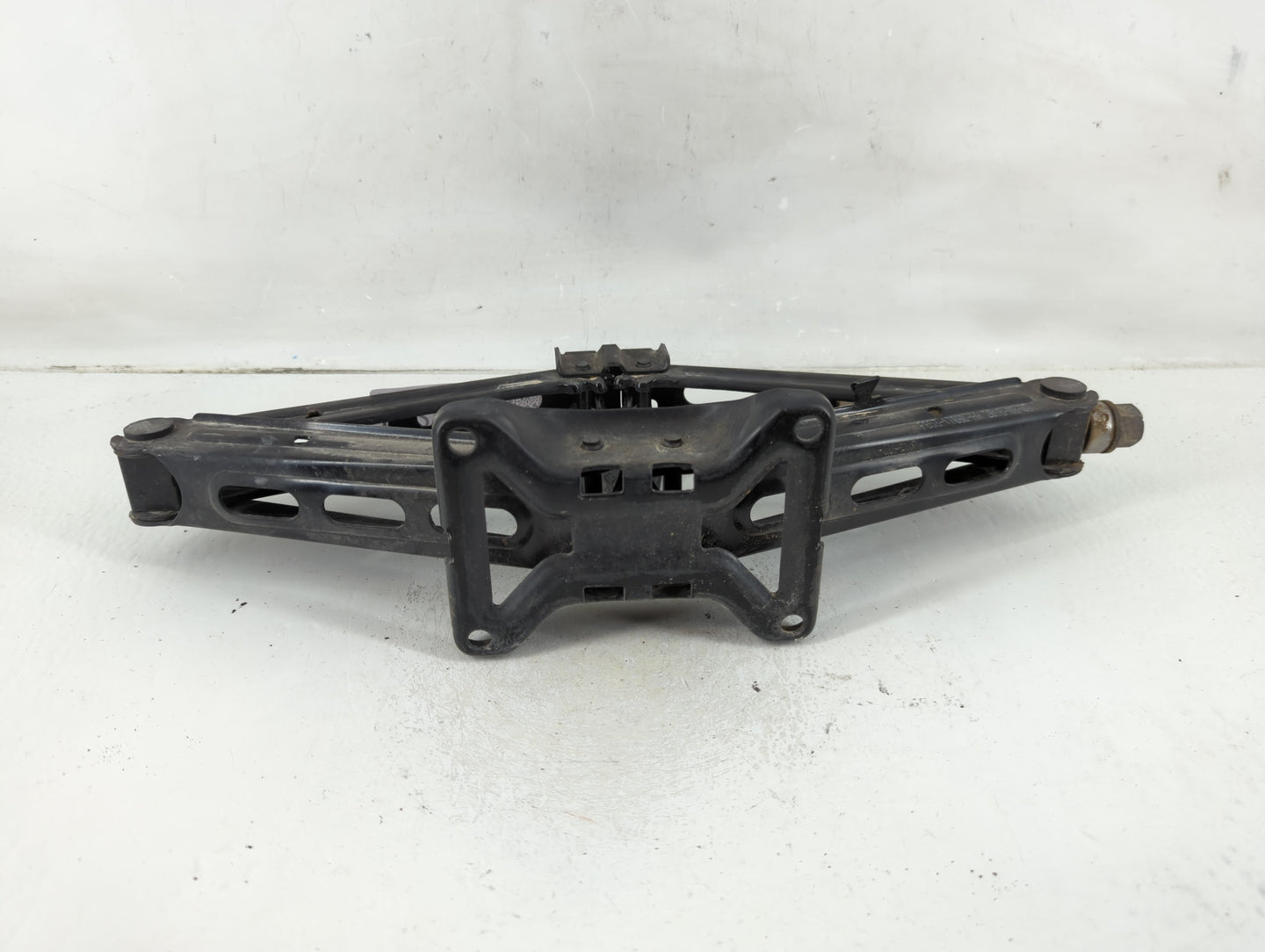 2017 Ford Explorer Spare Scissor Car Jack 1123398 - Oemusedautoparts1.com