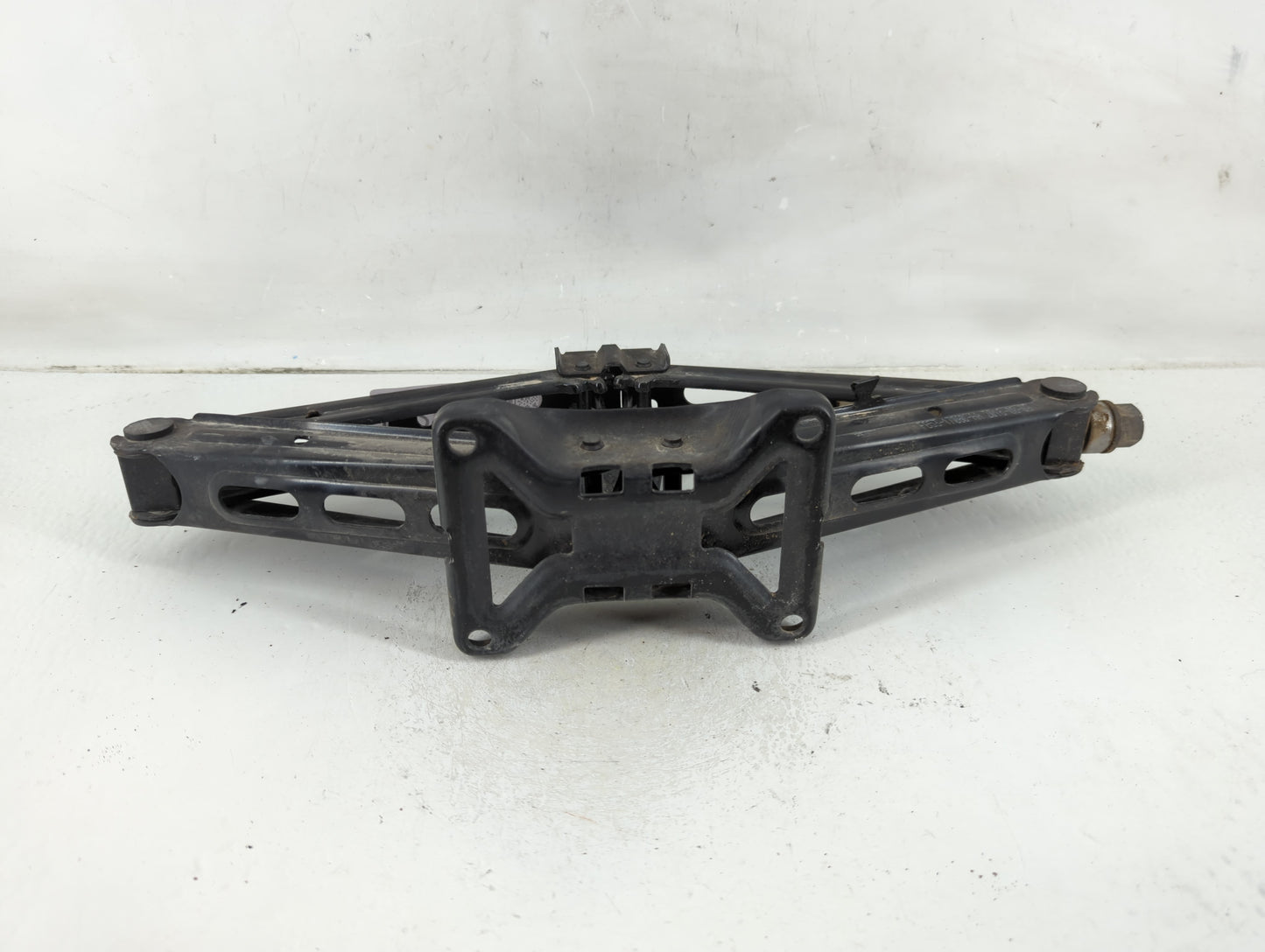 2017 Ford Explorer Spare Scissor Car Jack 1123398 - Oemusedautoparts1.com