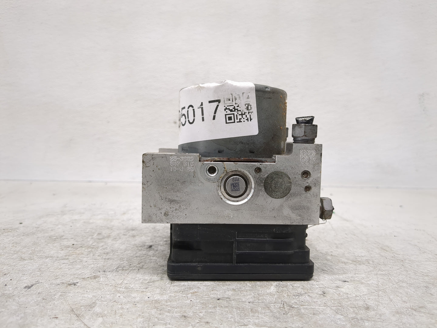 2017 Ford Explorer ABS Pump Control Module Replacement P/N:HB53-2C219-AB Fits OEM Used Auto Parts - Oemusedautoparts1.com