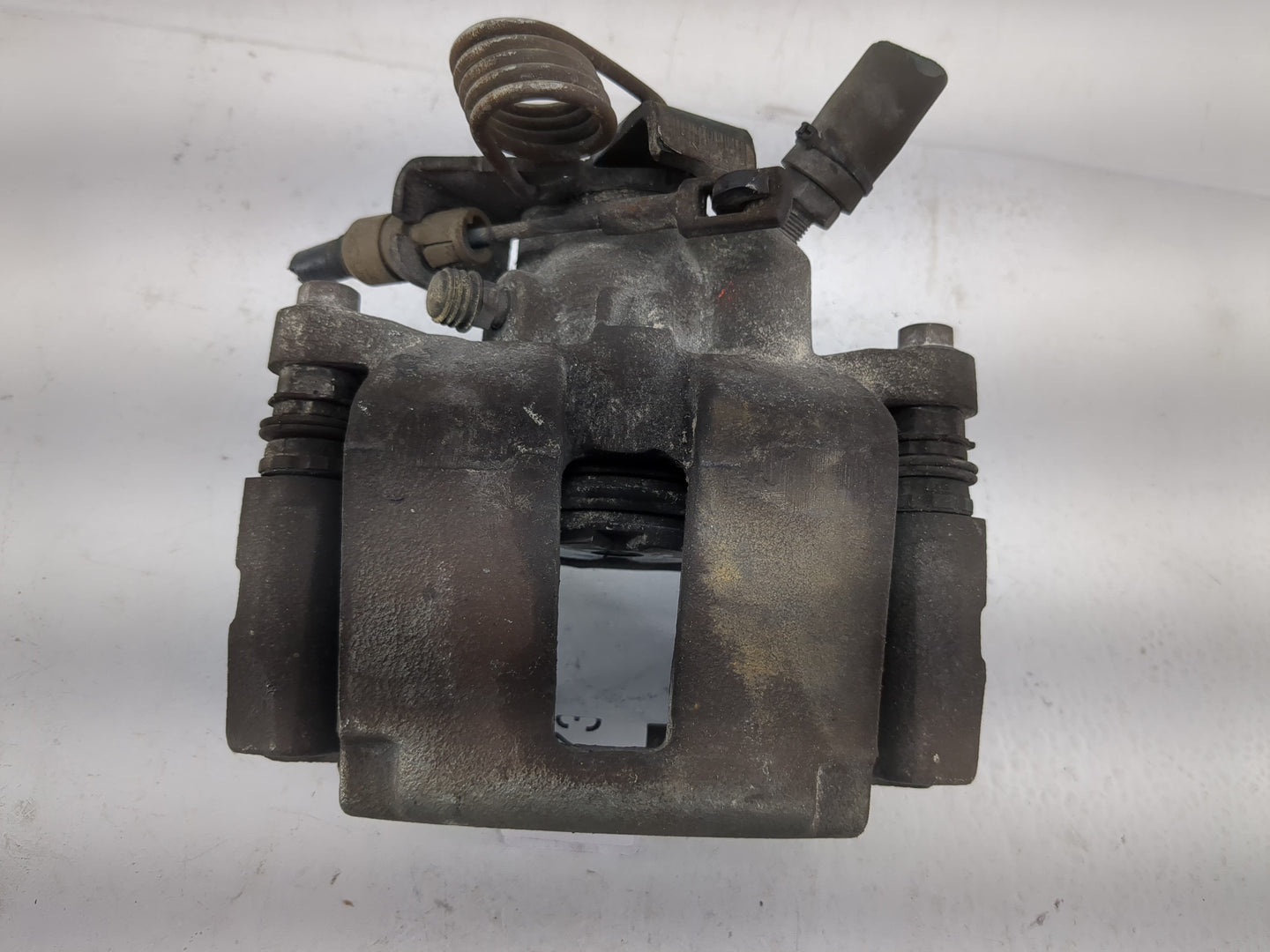 2014-2016 Ford Explorer Front Driver Left Brake Caliper - Oemusedautoparts1.com