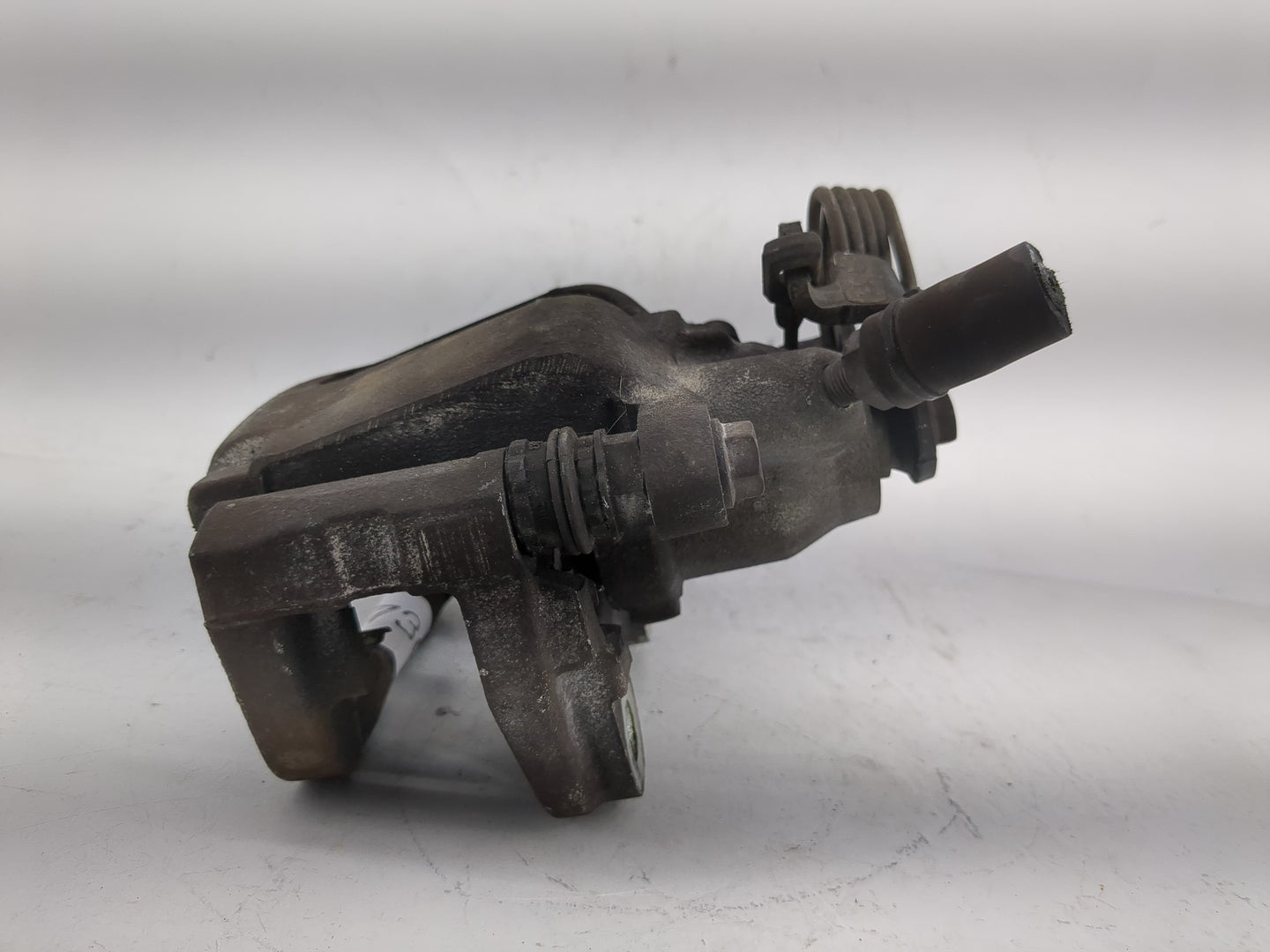 2014-2016 Ford Explorer Front Driver Left Brake Caliper - Oemusedautoparts1.com