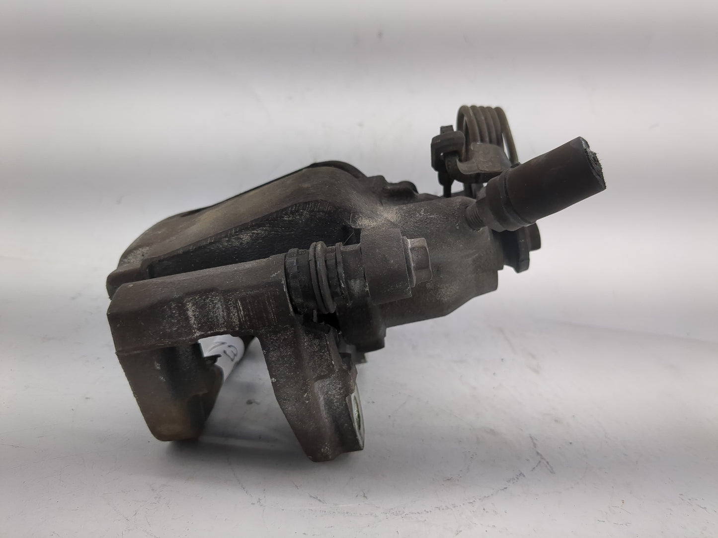2014-2016 Ford Explorer Front Driver Left Brake Caliper - Oemusedautoparts1.com
