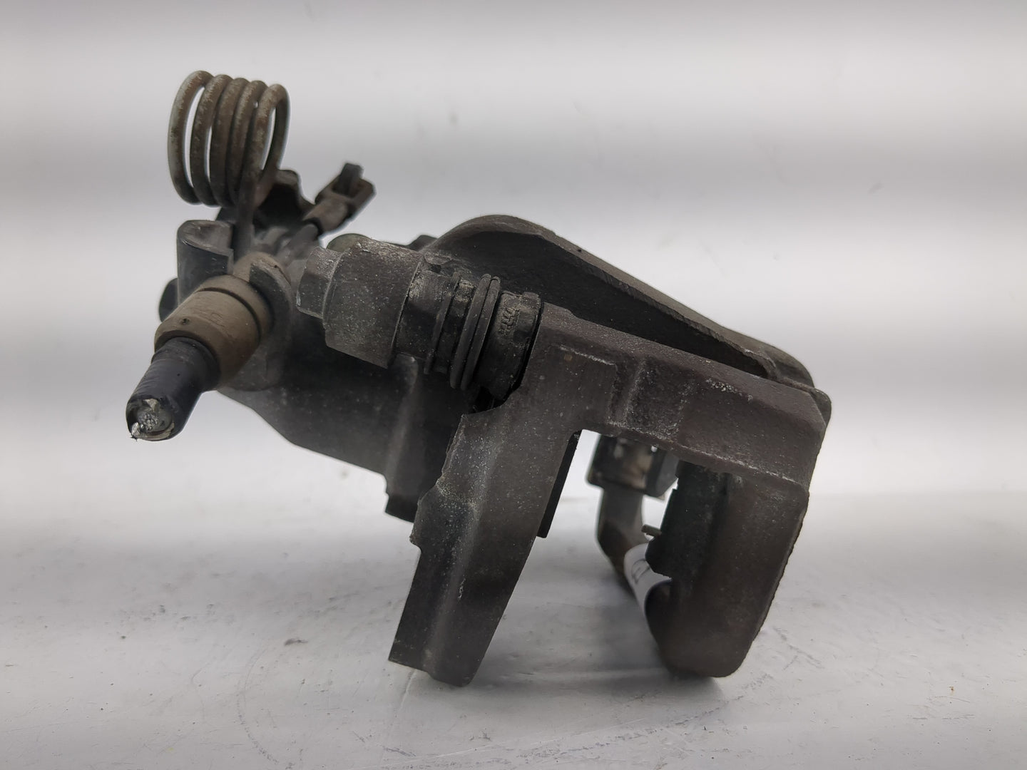 2014-2016 Ford Explorer Front Driver Left Brake Caliper - Oemusedautoparts1.com