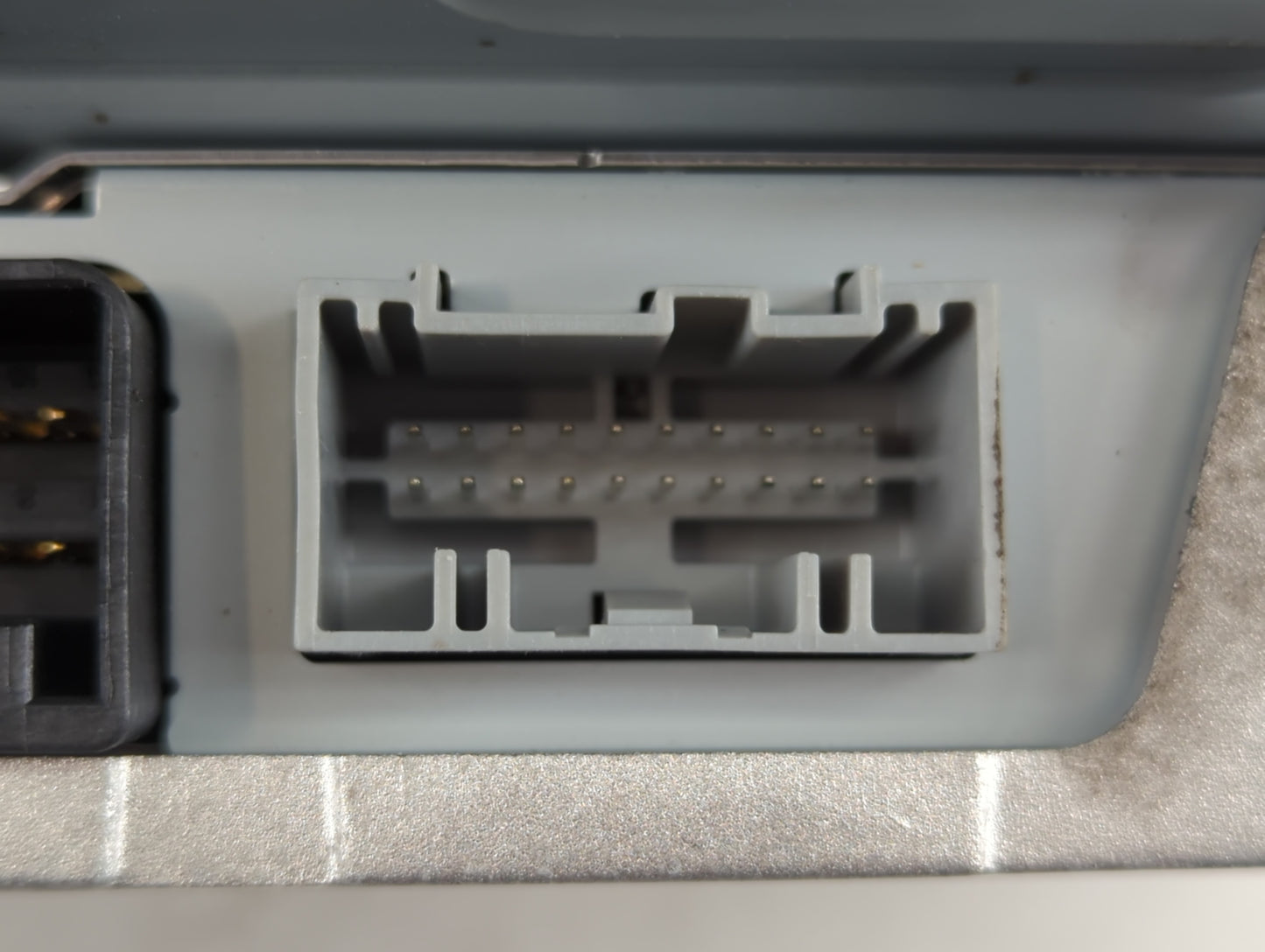 2016-2017 Ford Explorer Radio Speaker Amplifier Fb5t-18b849-ae - Oemusedautoparts1.com