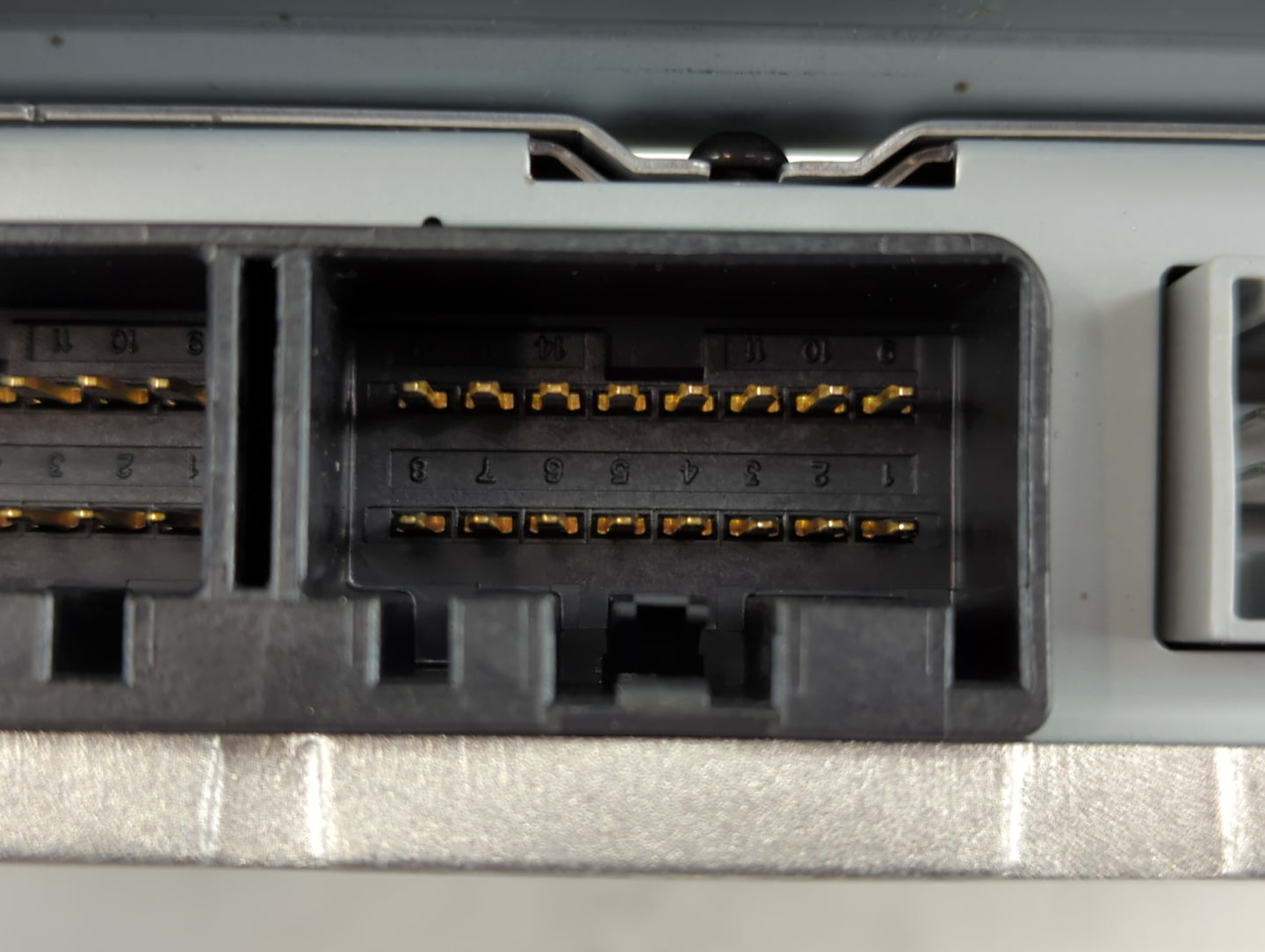 2016-2017 Ford Explorer Radio Speaker Amplifier Fb5t-18b849-ae - Oemusedautoparts1.com