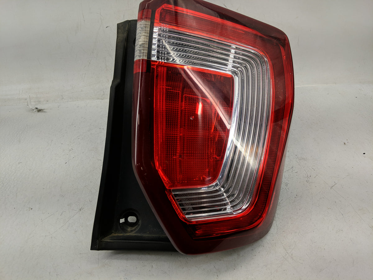 2016-2019 Ford Explorer Tail Light Assembly Passenger Right OEM P/N:FB53-13B504-B FB53-13B504-C Fits Fits 2016 2017 2018 201
