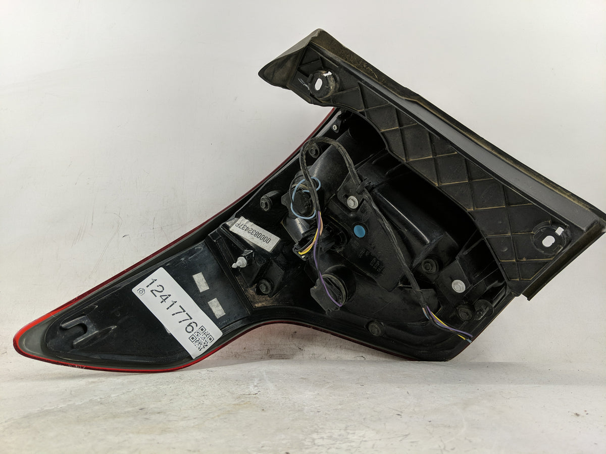 2016-2019 Ford Explorer Tail Light Assembly Passenger Right OEM P/N:FB53-13B504-B FB53-13B504-C Fits Fits 2016 2017 2018 201