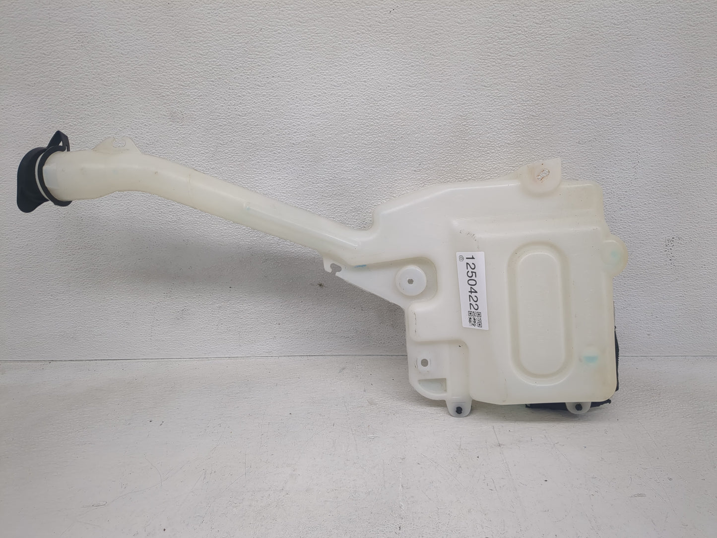 2016-2019 Ford Explorer Windshield Washer Fluid Reservoir Bottle Oem - Oemusedautoparts1.com
