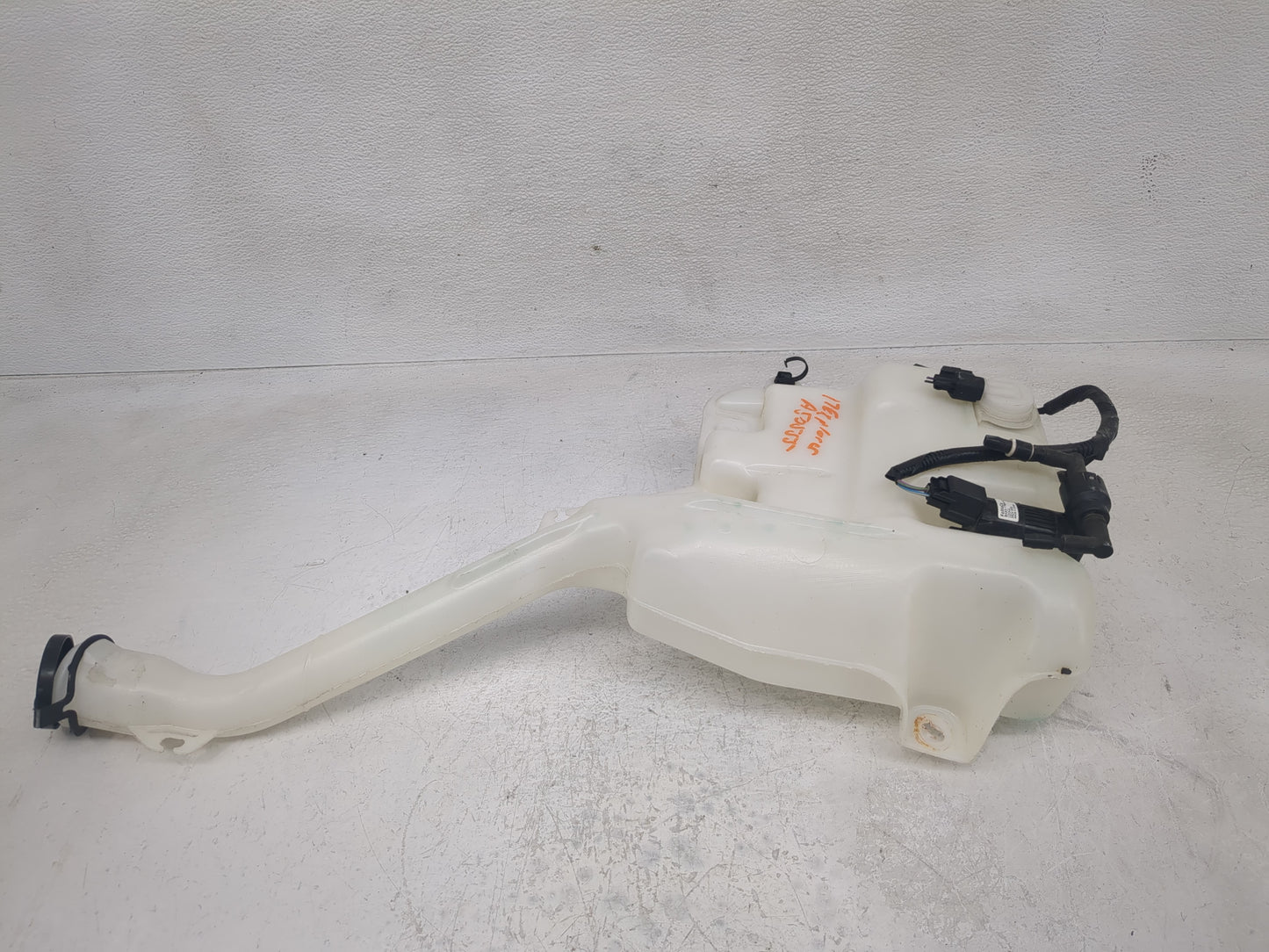 2016-2019 Ford Explorer Windshield Washer Fluid Reservoir Bottle Oem - Oemusedautoparts1.com