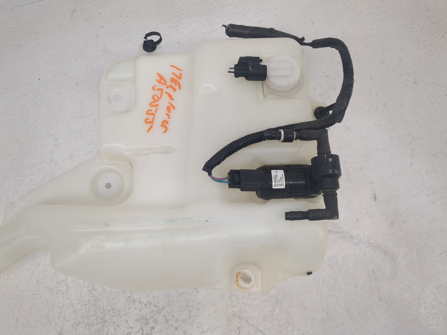 2016-2019 Ford Explorer Windshield Washer Fluid Reservoir Bottle Oem - Oemusedautoparts1.com