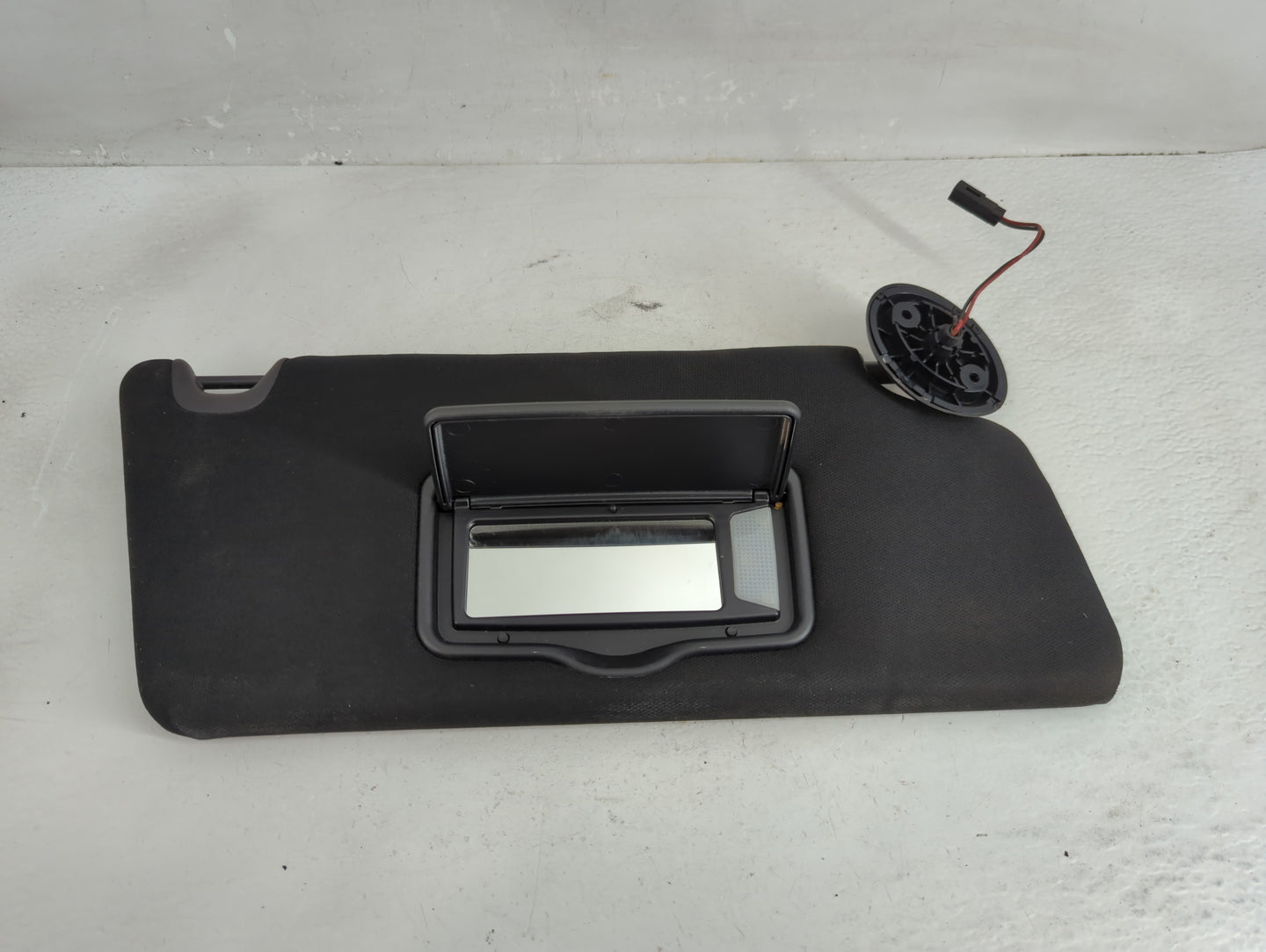 2017 Ford Explorer Sun Visor Shade Replacement Passenger Right Mirror Fits OEM Used Auto Parts - Oemusedautoparts1.com