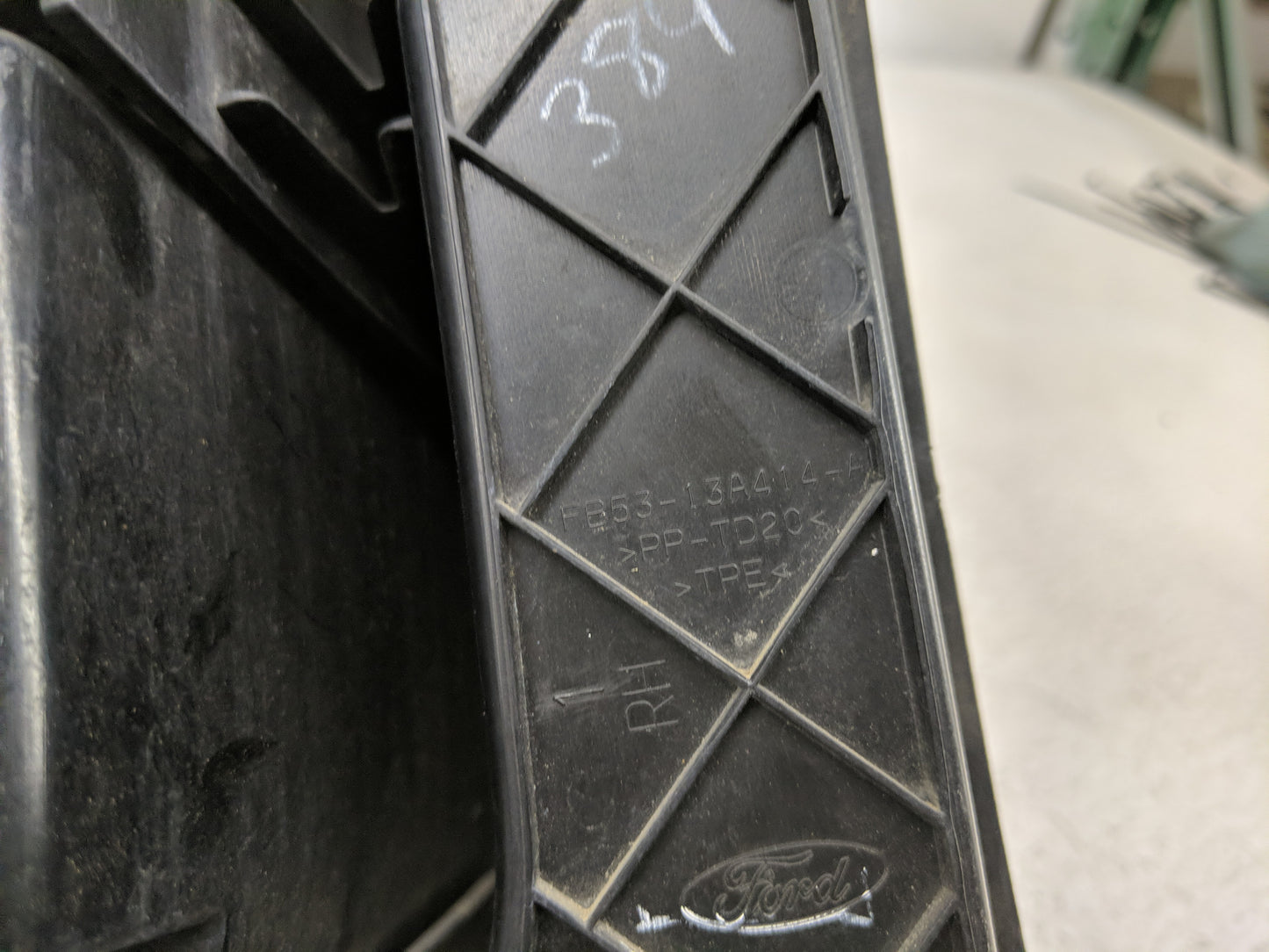 2017 Ford Explorer Tail Light Assembly Passenger Right OEM Fits OEM Used Auto Parts - Oemusedautoparts1.com