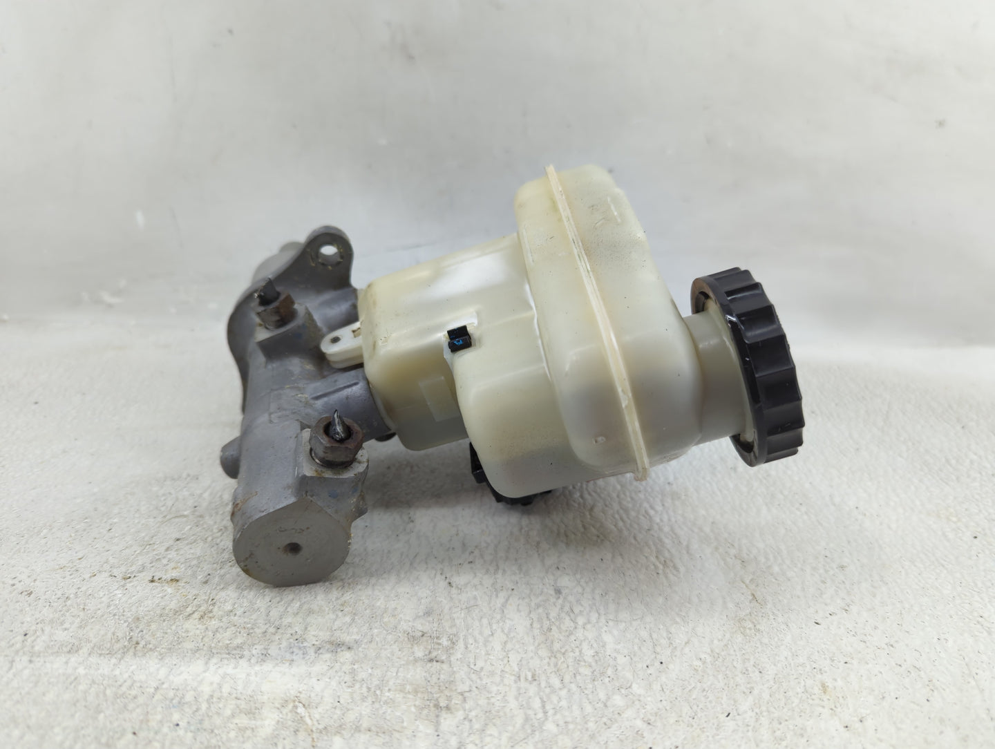 Ford Explorer Brake Master Cylinder 1276283 - Oemusedautoparts1.com