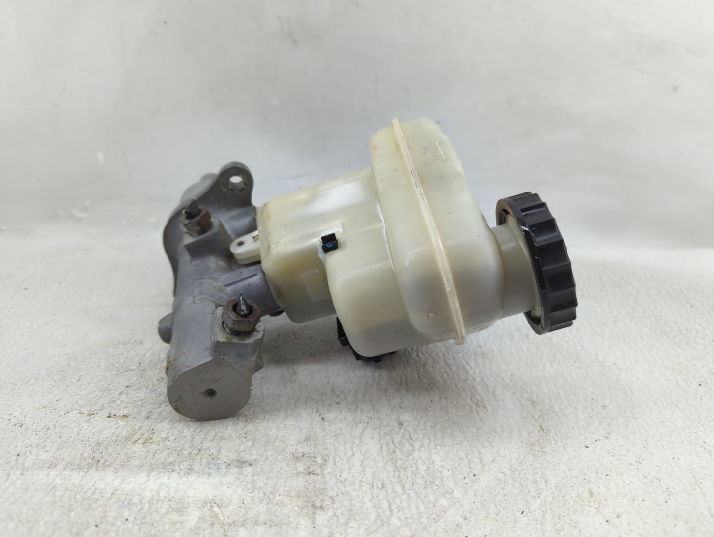 Ford Explorer Brake Master Cylinder 1276283 - Oemusedautoparts1.com