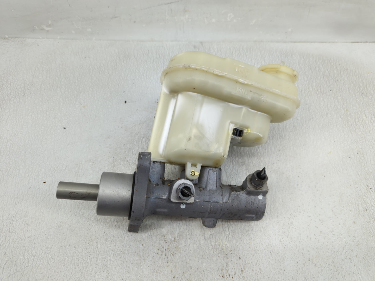 Ford Explorer Brake Master Cylinder 1278054 - Oemusedautoparts1.com