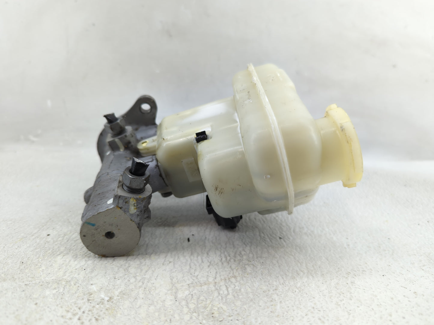 Ford Explorer Brake Master Cylinder 1278054 - Oemusedautoparts1.com