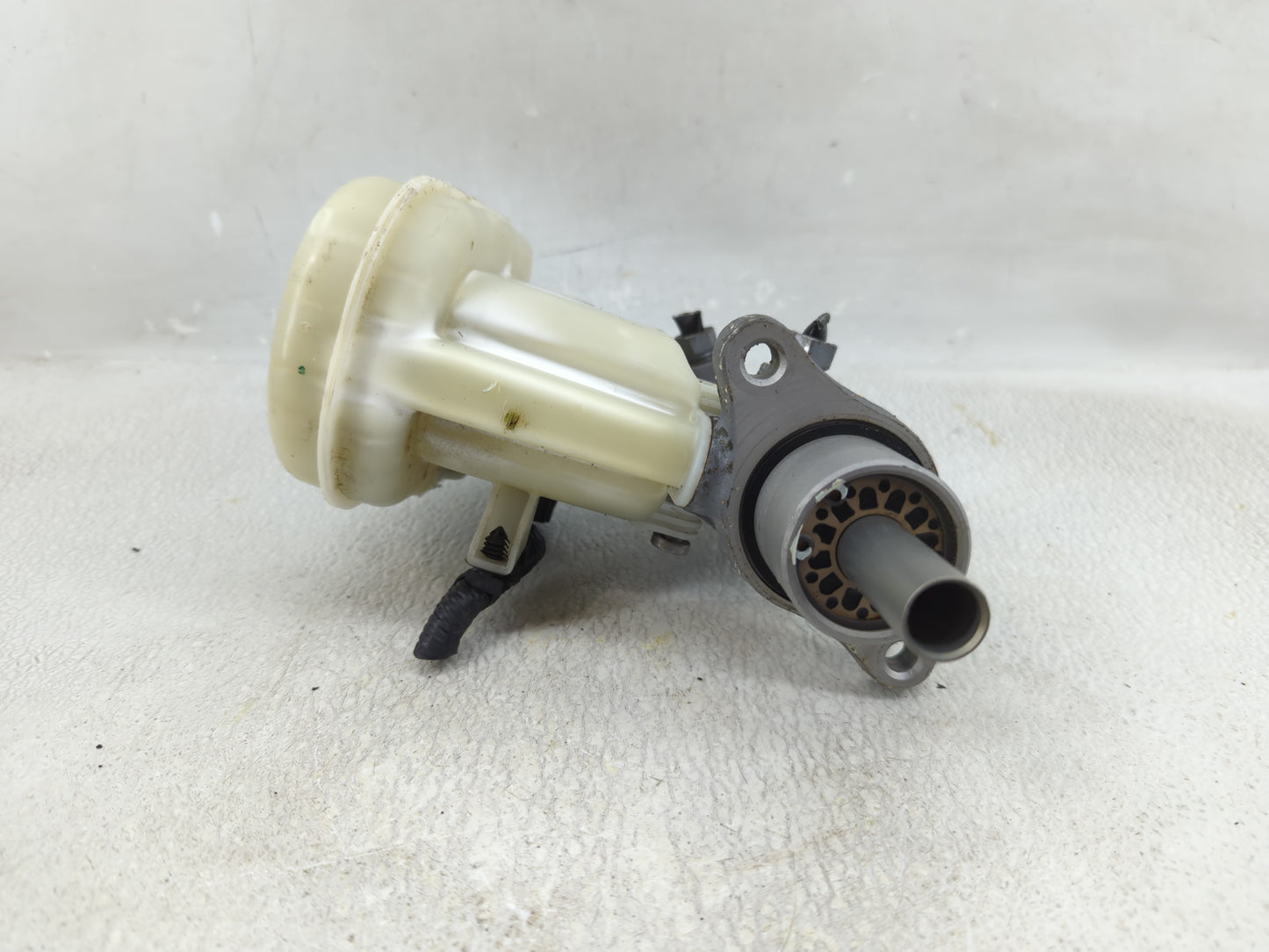 Ford Explorer Brake Master Cylinder 1278054 - Oemusedautoparts1.com