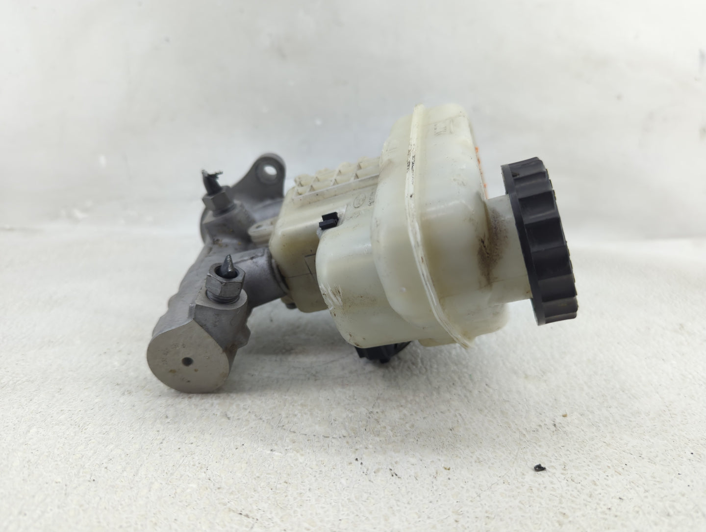 Ford Explorer Brake Master Cylinder 1290536 - Oemusedautoparts1.com