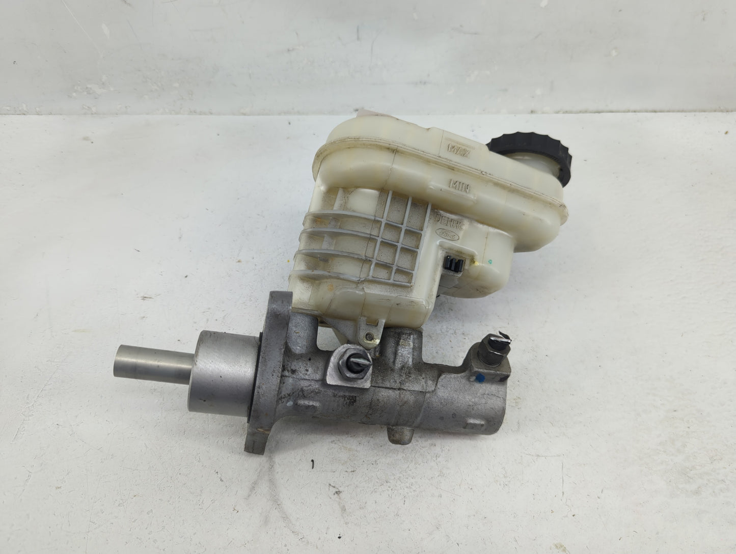 Ford Explorer Brake Master Cylinder 1376363 - Oemusedautoparts1.com