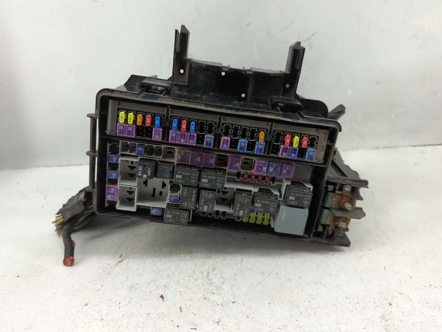 2017 Ford Explorer Fusebox Fuse Box Panel Relay Module P/N:FU5T-14A003-GB Fits OEM Used Auto Parts - Oemusedautoparts1.com