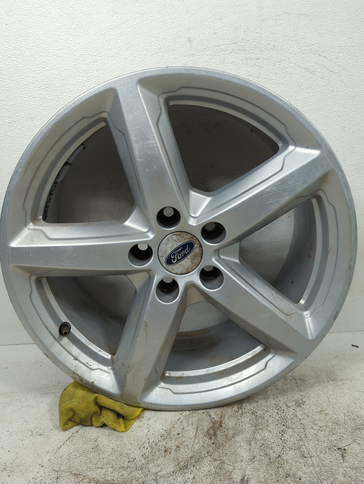 2017 Ford Explorer Oem Wheel Rim 1401524 - Oemusedautoparts1.com