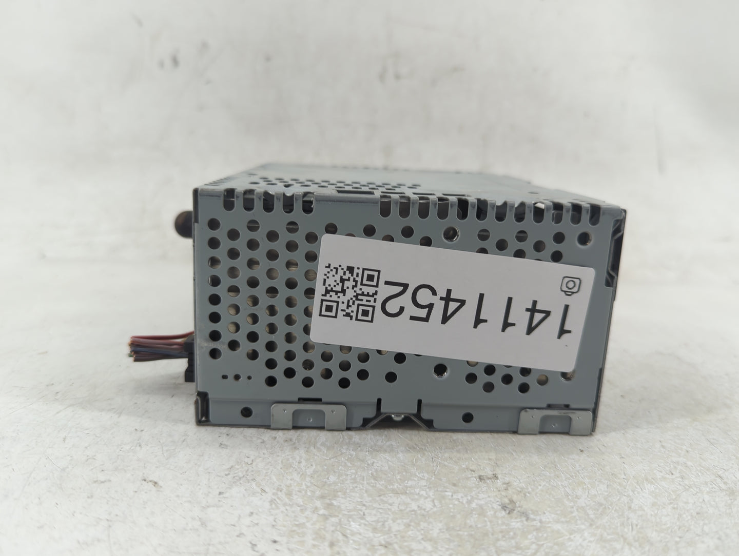 2016-2017 Ford Explorer Radio AM FM Cd Player Receiver Replacement P/N:HB5T-19C107-AA Fits Fits 2016 2017 OEM Used Auto Part