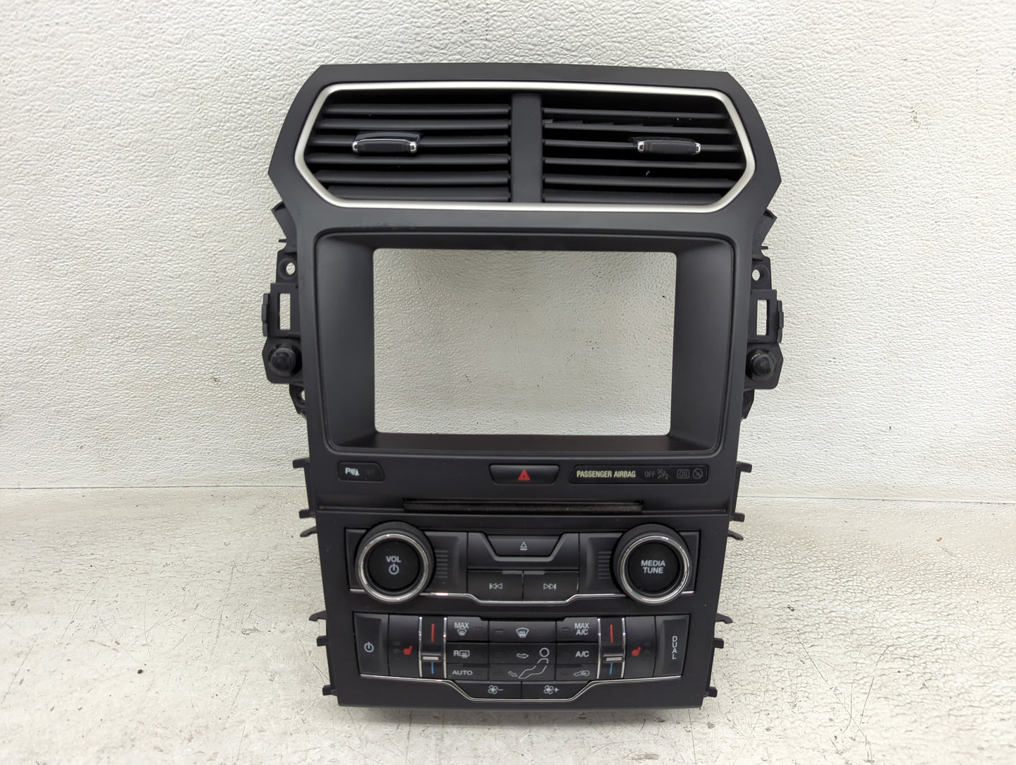 2016-2017 Ford Explorer Radio AM FM Cd Player Receiver Replacement P/N:GB5T18A802ED Fits Fits 2016 2017 OEM Used Auto Parts 