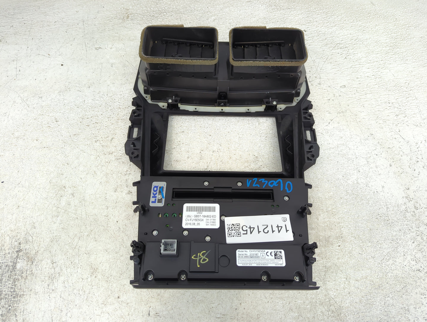 2016-2017 Ford Explorer Radio AM FM Cd Player Receiver Replacement P/N:GB5T18A802ED Fits Fits 2016 2017 OEM Used Auto Parts 