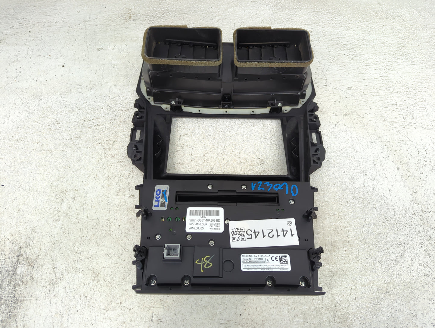 2016-2017 Ford Explorer Radio AM FM Cd Player Receiver Replacement P/N:GB5T18A802ED Fits Fits 2016 2017 OEM Used Auto Parts 