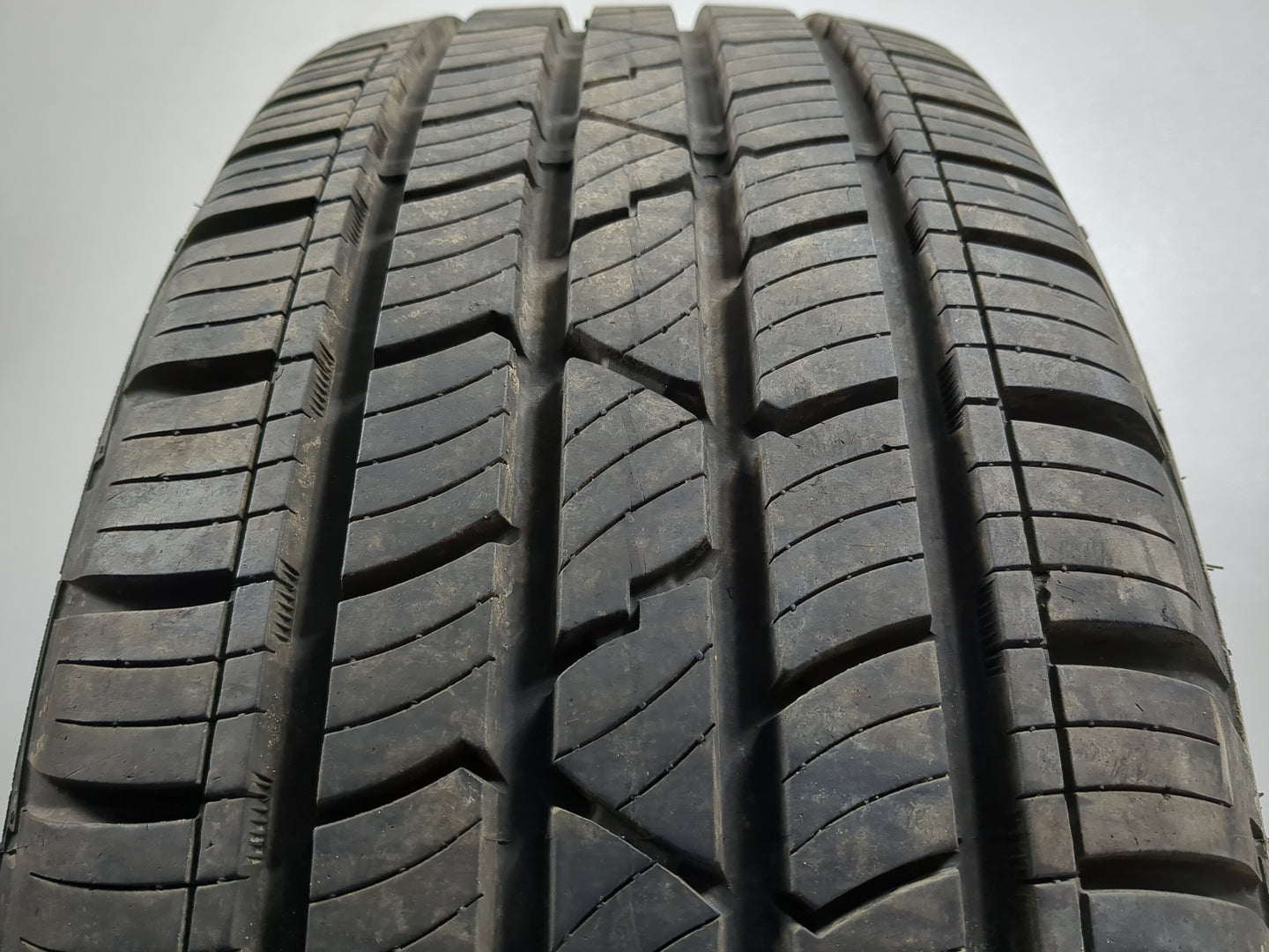 Used Tire 235/55R20 MASTERCRAFT COURSER QUEST PLUS 102H - Tread Depth 10/32 - Oemusedautoparts1.com