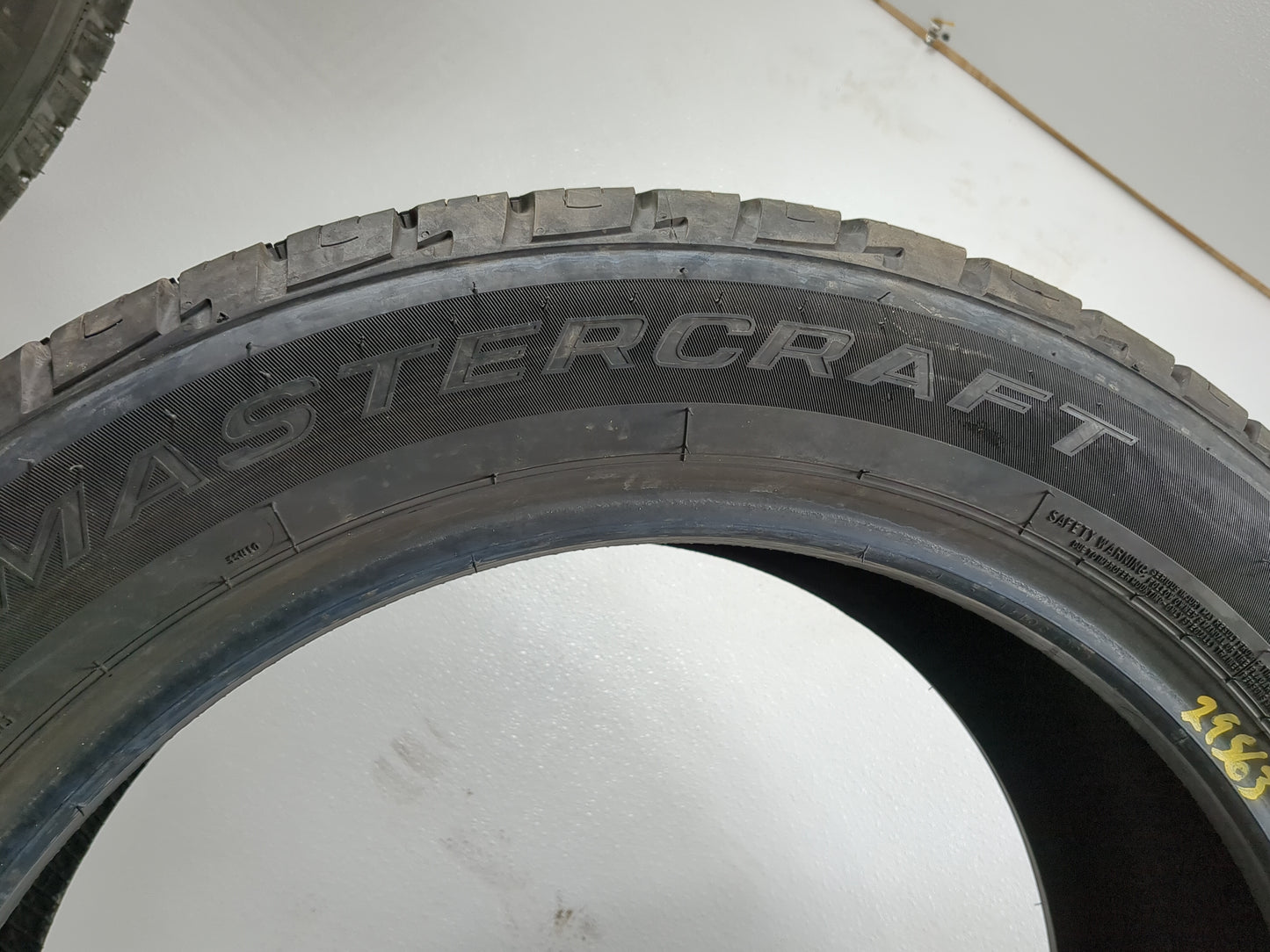 Used Tire 235/55R20 MASTERCRAFT COURSER QUEST 102H - Tread Depth 10/32 - Oemusedautoparts1.com