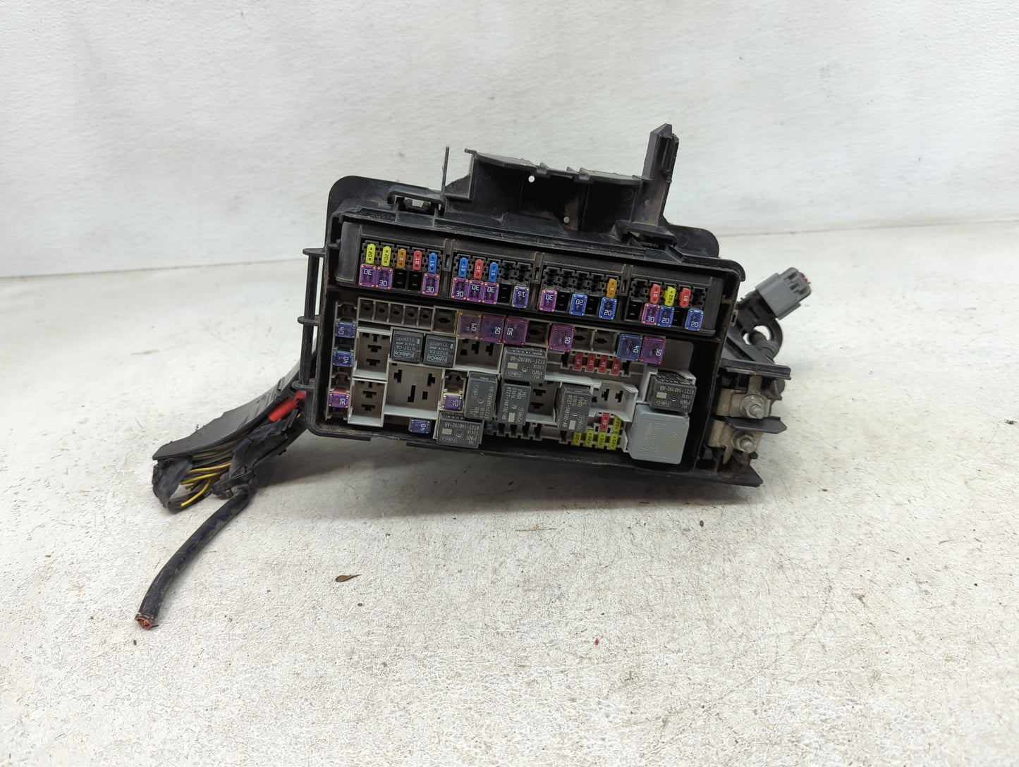 2017 Ford Explorer Fusebox Fuse Box Panel Relay Module P/N:GU5T-14A003-AA Fits OEM Used Auto Parts - Oemusedautoparts1.com