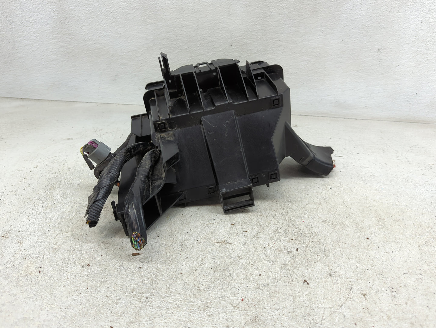 2017 Ford Explorer Fusebox Fuse Box Panel Relay Module P/N:GU5T-14A003-AA Fits OEM Used Auto Parts - Oemusedautoparts1.com