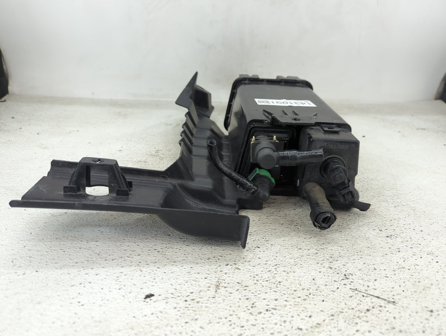 2017 Ford Explorer Fuel Vapor Charcoal Canister 1431991 - Oemusedautoparts1.com