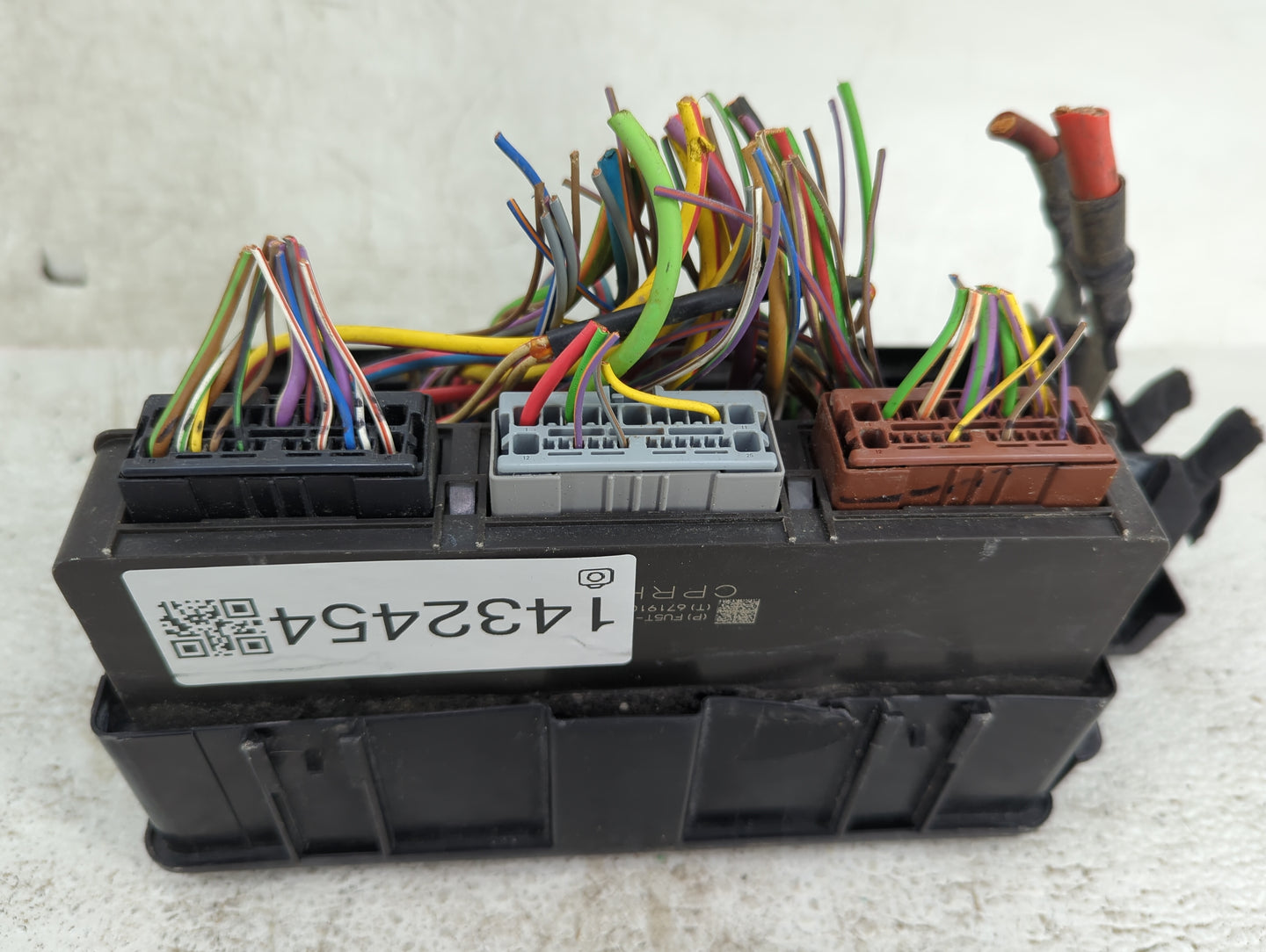 2017 Ford Explorer Fusebox Fuse Box Panel Relay Module P/N:FU5T-13B224-AD 6719102673 Fits OEM Used Auto Parts - Oemusedautop