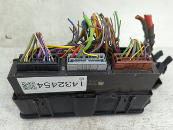 compare product 2017 Ford Explorer Fusebox Fuse Box Panel Relay Module P/N:FU5T-13B224-AD 6719102673 Fits OEM Used Auto Parts