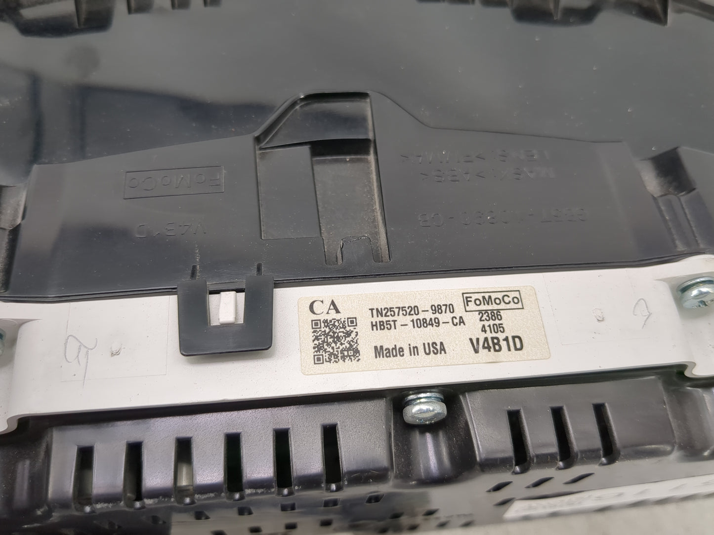 2017 Ford Explorer Instrument Cluster Speedometer Gauges P/N:HB5T-10849-CA TN257520-9870 Miles: Fits OEM Used Auto Parts - O