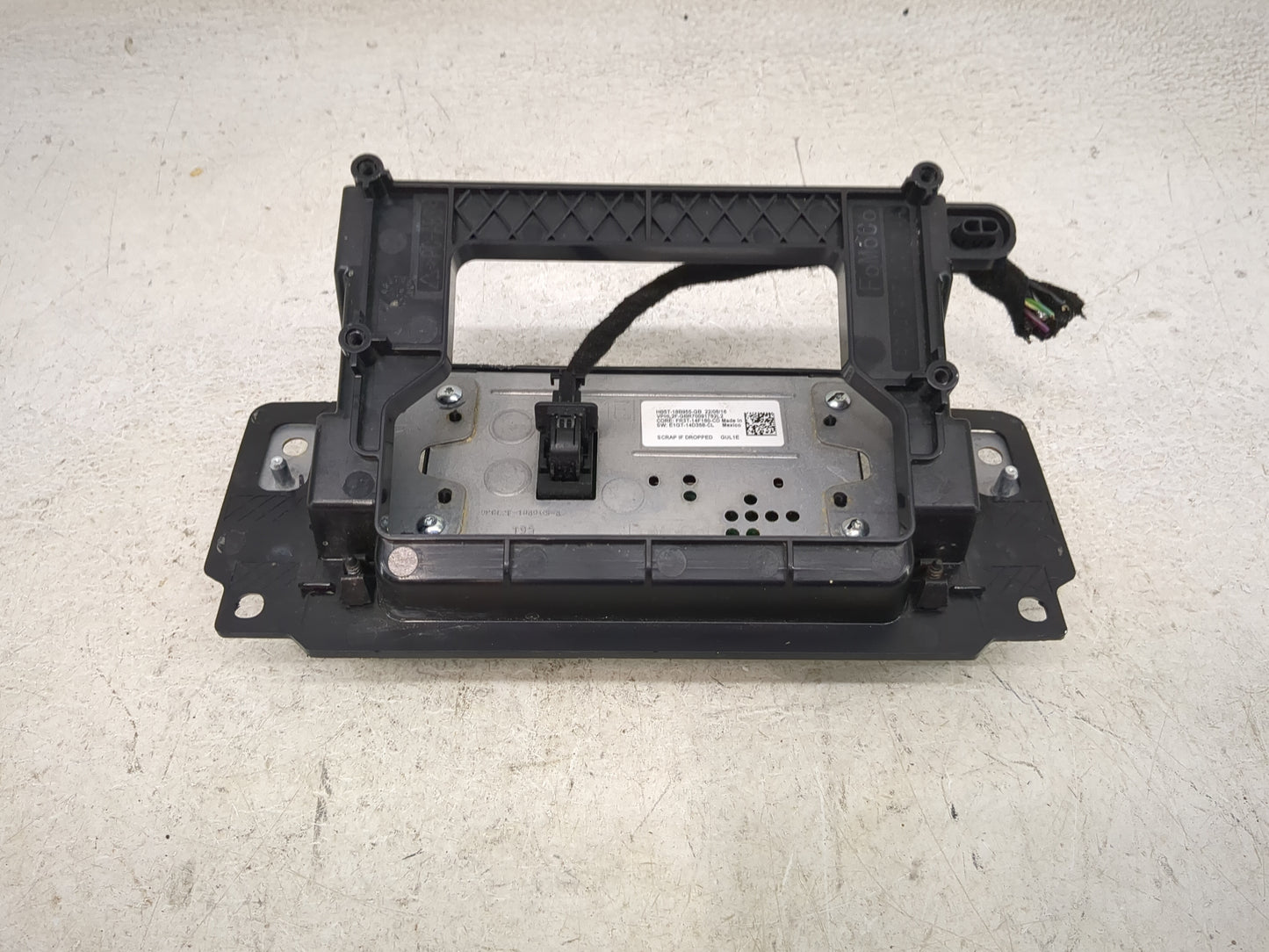 2017 Ford Explorer Information Display Screen 1467352 - Oemusedautoparts1.com
