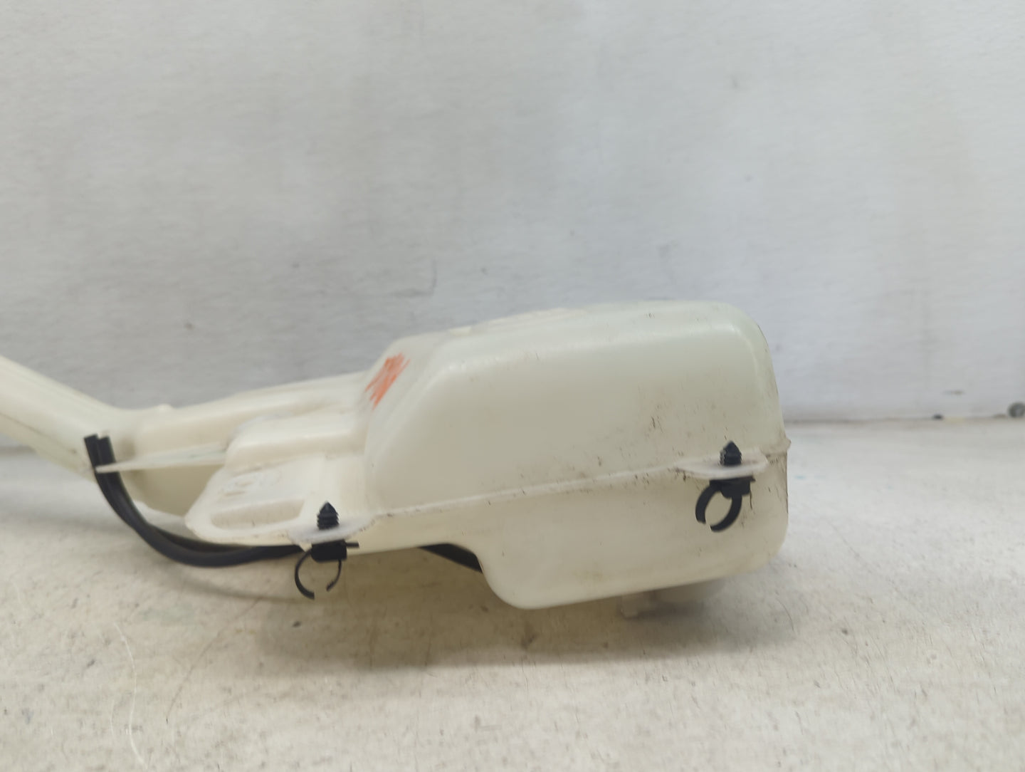 2016-2019 Ford Explorer Windshield Washer Fluid Reservoir Bottle Oem 1473572 - Oemusedautoparts1.com