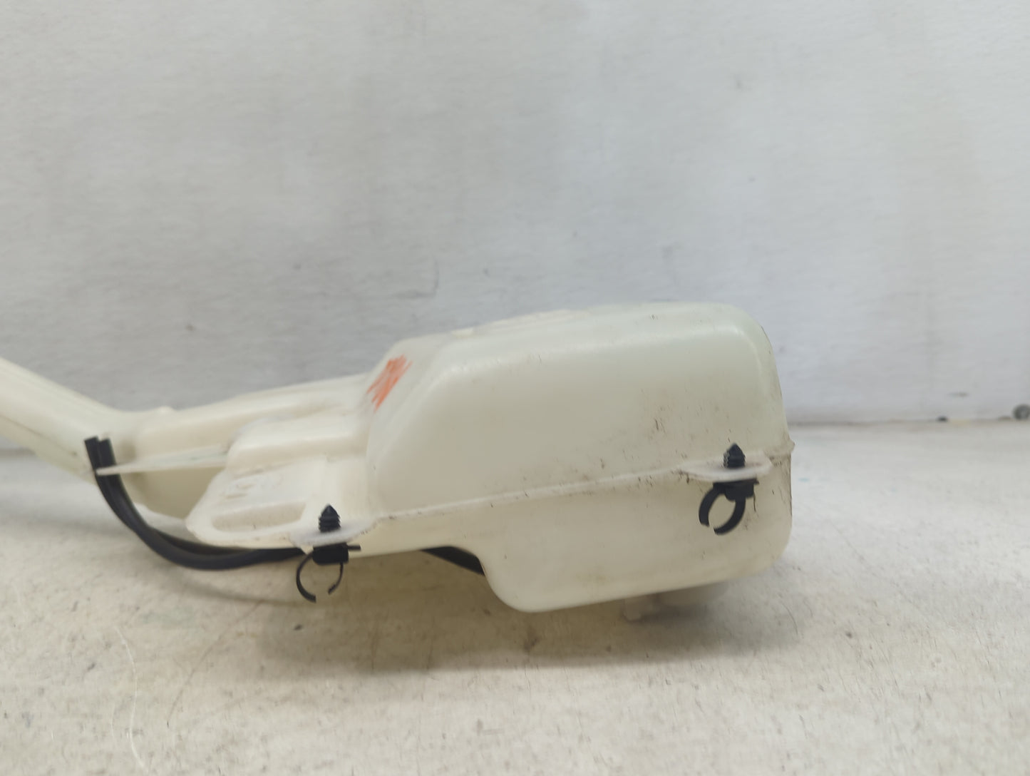 2016-2019 Ford Explorer Windshield Washer Fluid Reservoir Bottle Oem 1473572 - Oemusedautoparts1.com