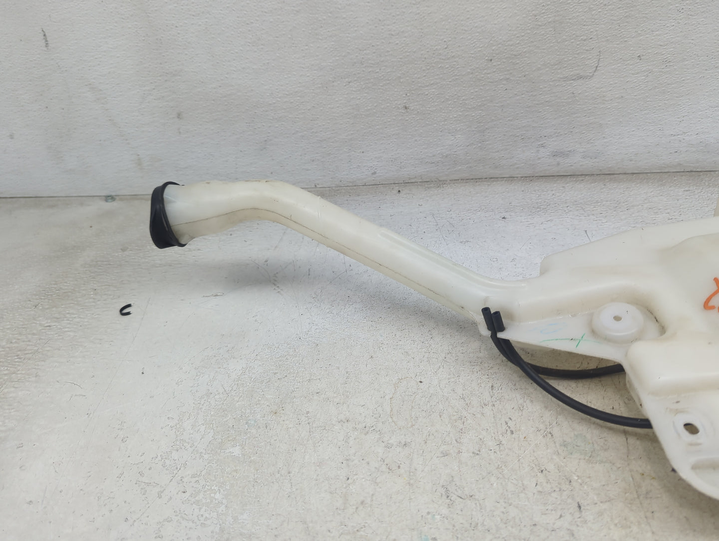2016-2019 Ford Explorer Windshield Washer Fluid Reservoir Bottle Oem 1473572 - Oemusedautoparts1.com