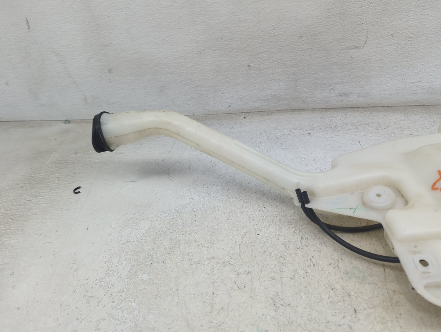 2016-2019 Ford Explorer Windshield Washer Fluid Reservoir Bottle Oem 1473572 - Oemusedautoparts1.com