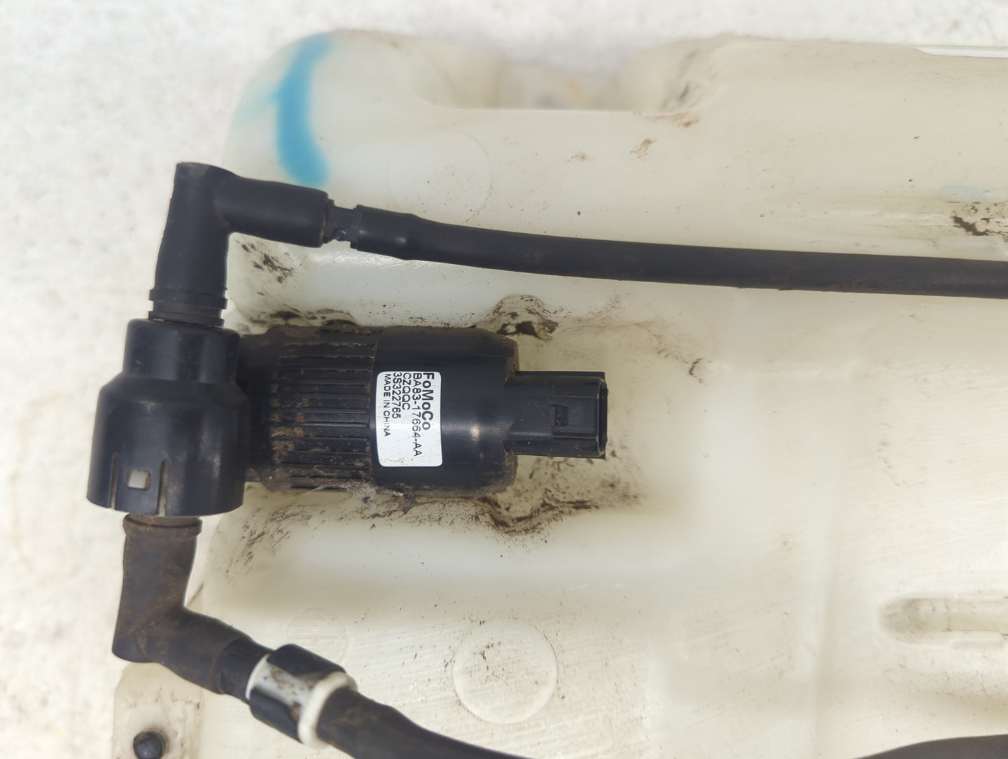 2016-2019 Ford Explorer Windshield Washer Fluid Reservoir Bottle Oem 1473572 - Oemusedautoparts1.com