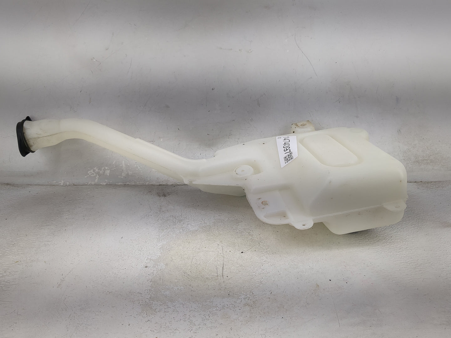 2016-2019 Ford Explorer Windshield Washer Fluid Reservoir Bottle Oem 1474097 - Oemusedautoparts1.com