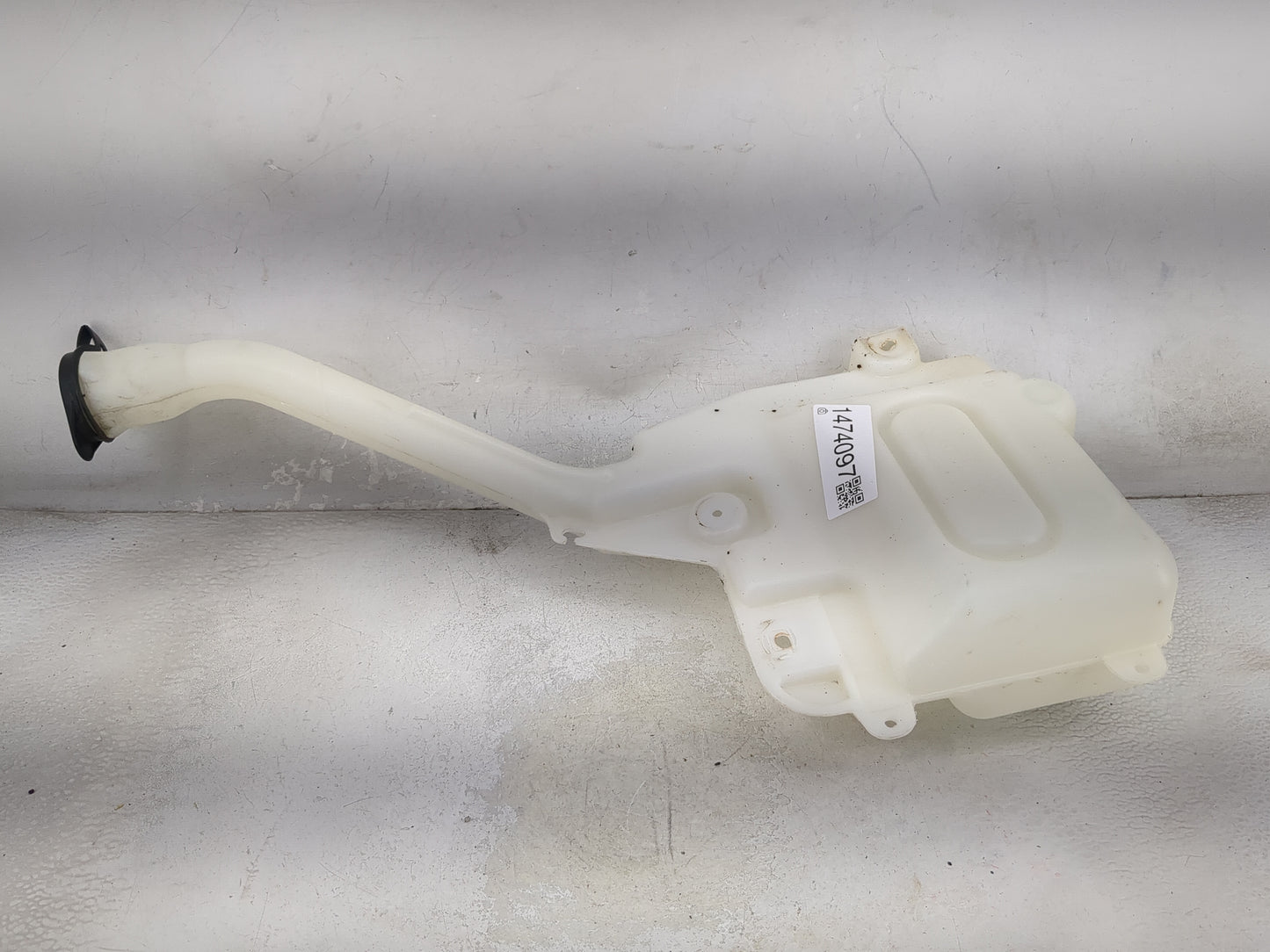2016-2019 Ford Explorer Windshield Washer Fluid Reservoir Bottle Oem 1474097 - Oemusedautoparts1.com