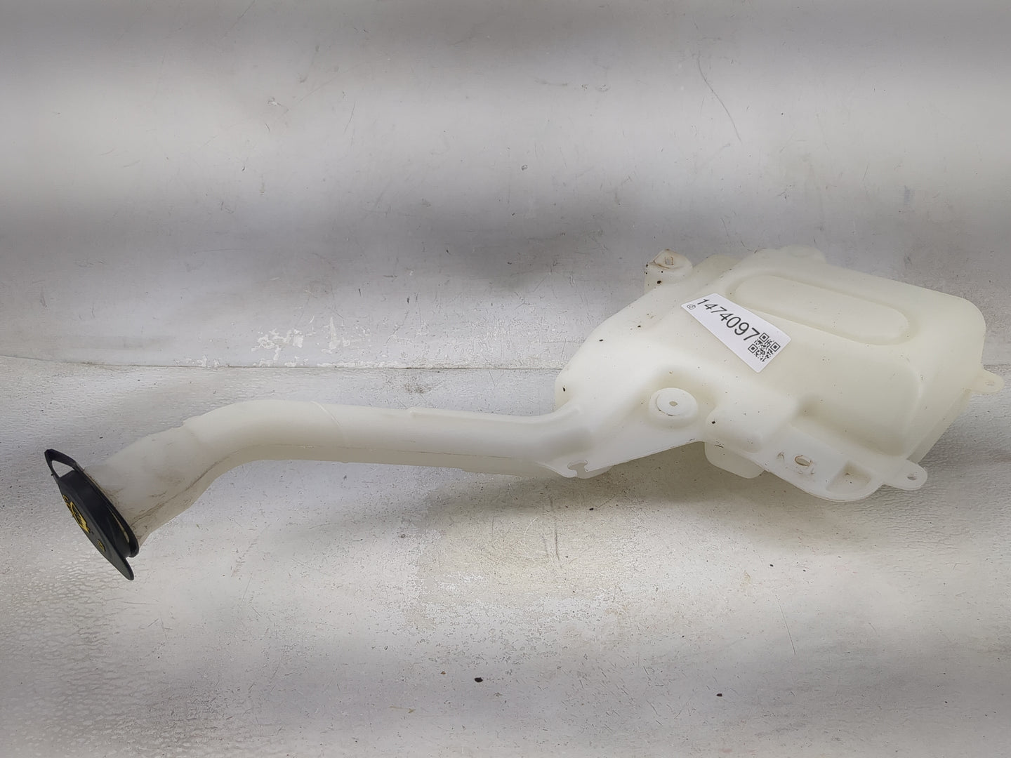 2016-2019 Ford Explorer Windshield Washer Fluid Reservoir Bottle Oem 1474097 - Oemusedautoparts1.com